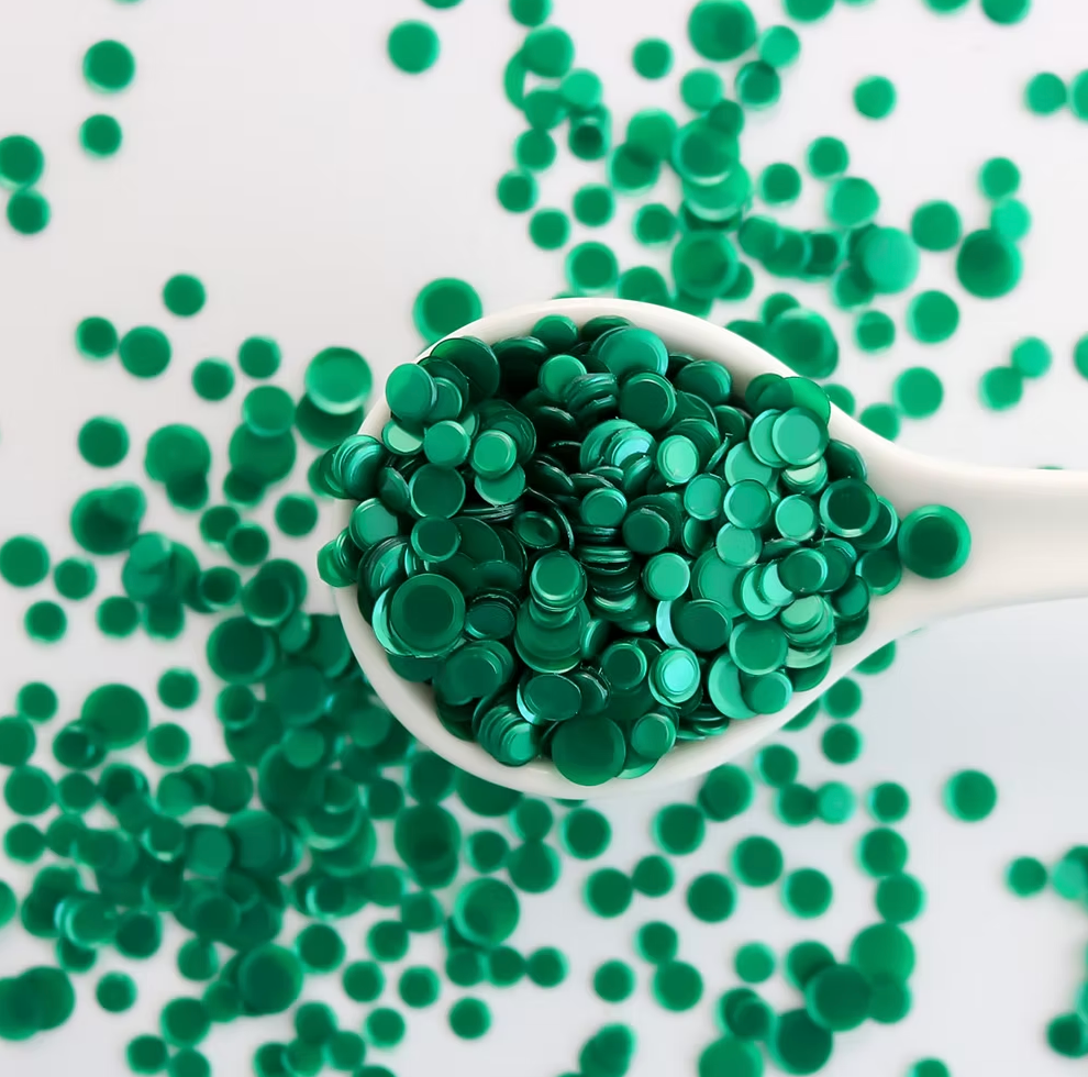 Green flat sequins for shaker cards